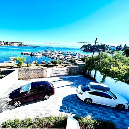 Beachfront On Sea Apartment *