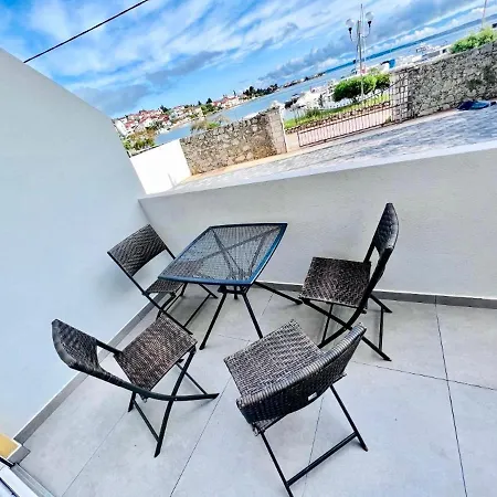 Apartment Beachfront On Sea